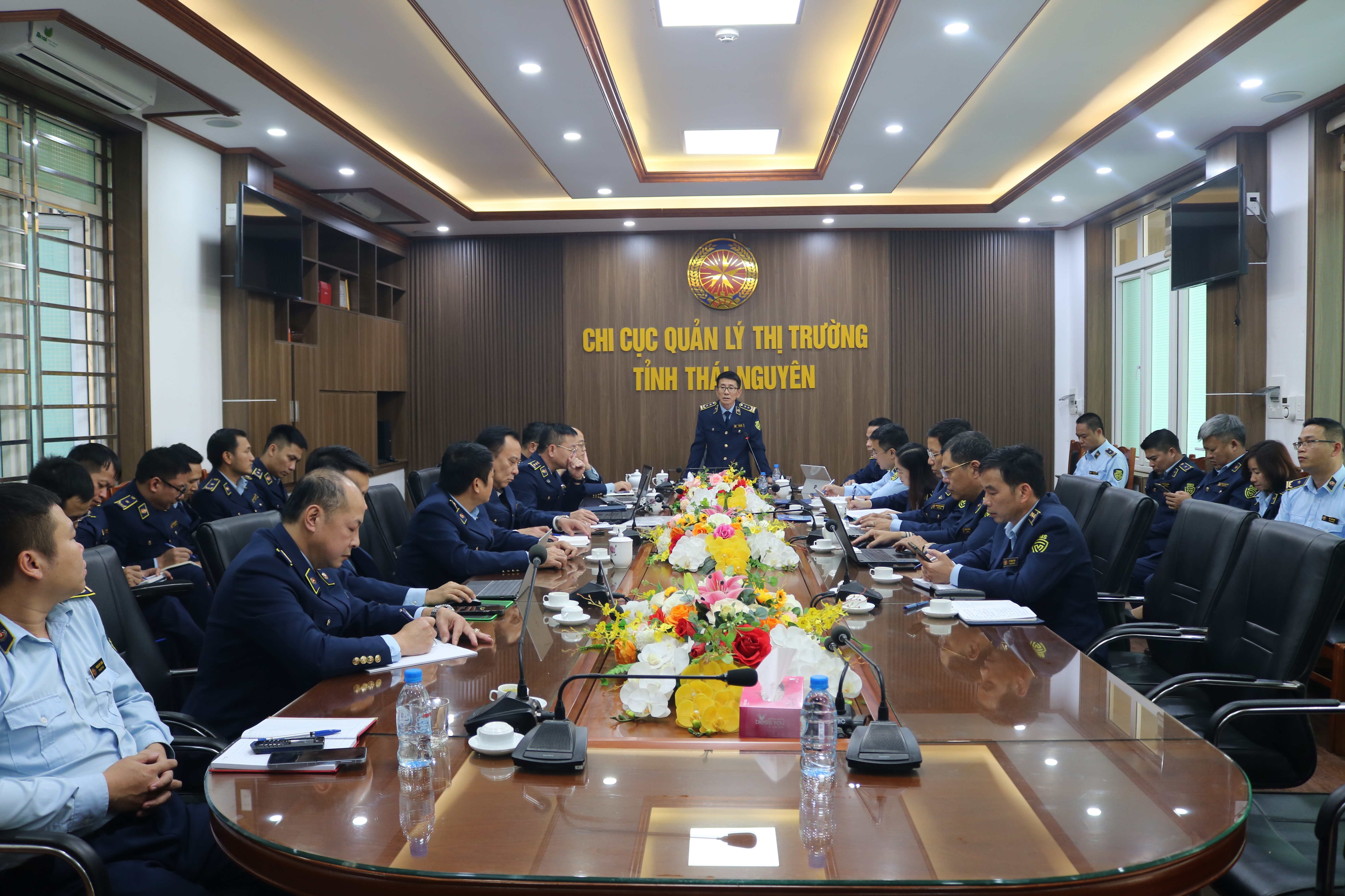 Chi cục QLTT tỉnh Thái Nguyên giao ban đánh giá công tác tháng 11, triển khai nhiệm vụ tháng 12 năm 2025